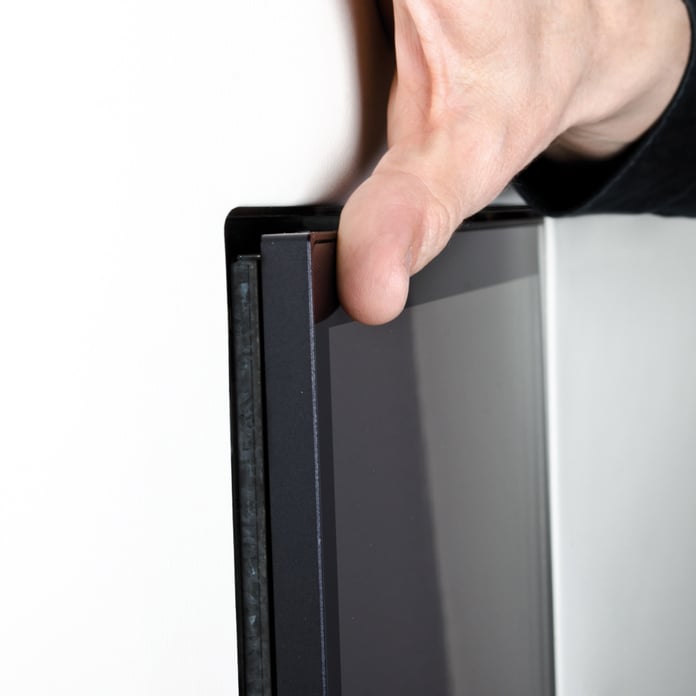 Touch panel for building automation, easy to install